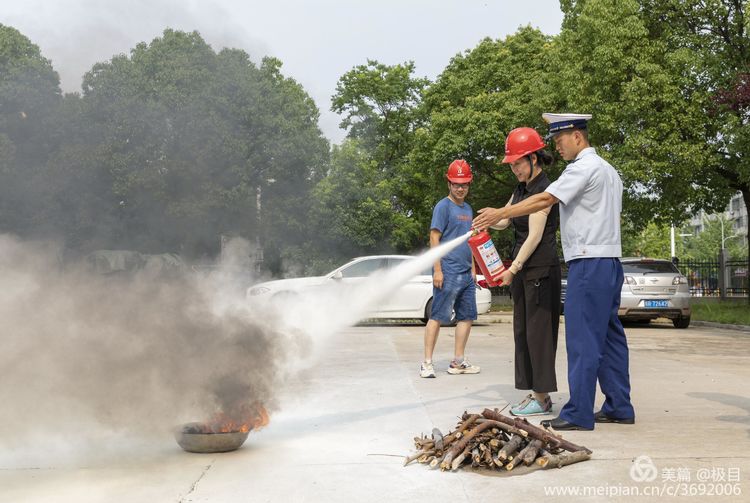 公司开展消防安全培训暨消防演练(图6)