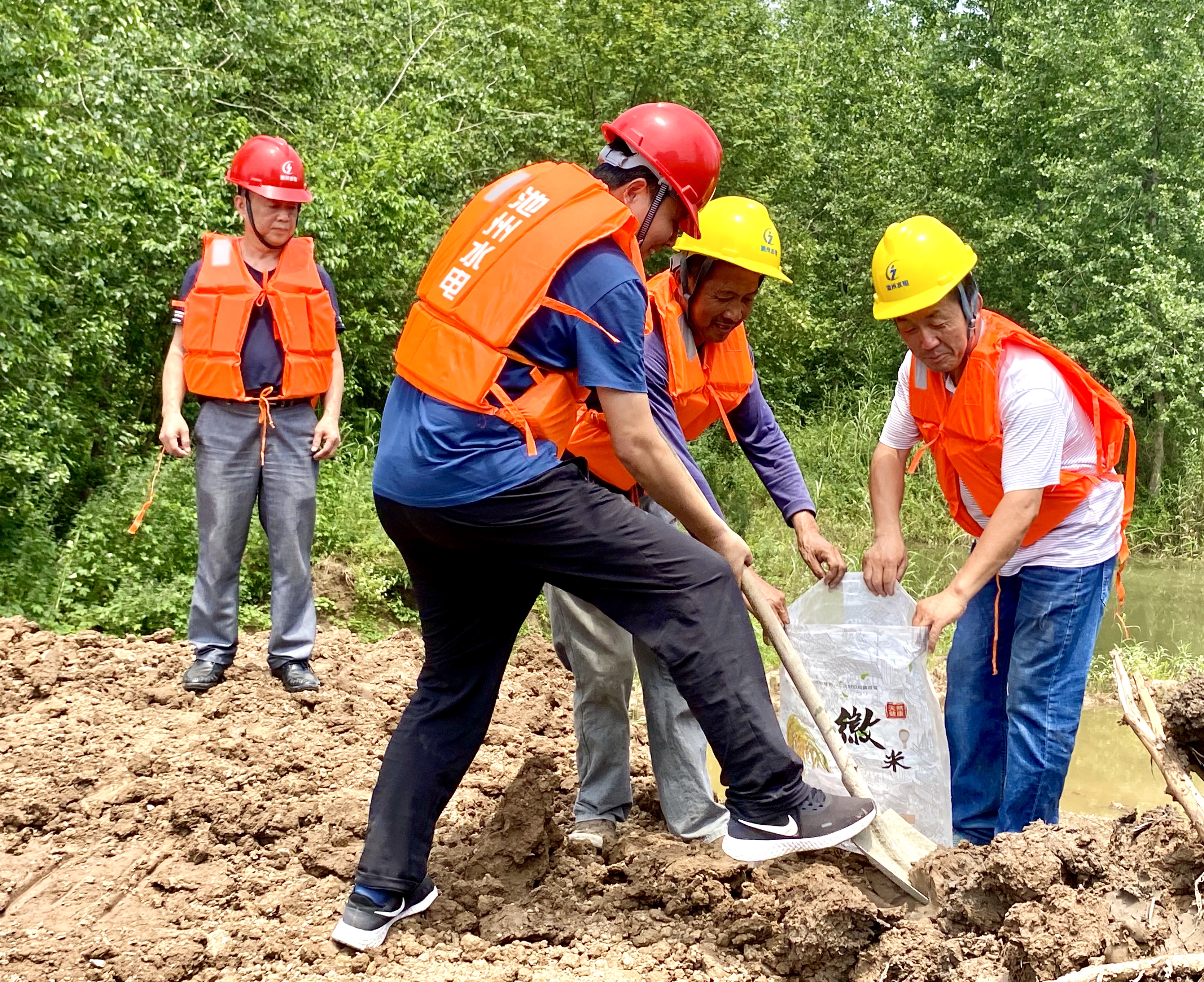 枞阳项目部开展防洪度汛应急演练(图2)