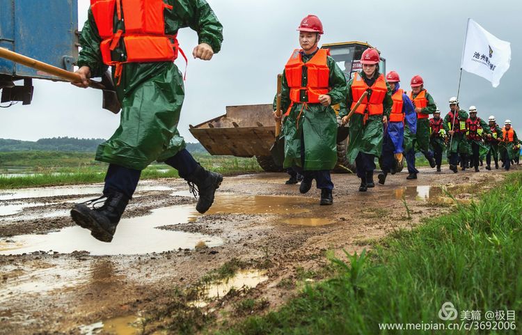 安徽省池州市水电工程局有限公司防汛抢险演练(图1)
