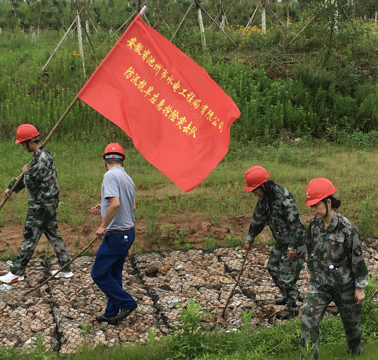 助力防汛抗洪，彰显企业担当 ---安徽省池州市水电工程局有限公司防汛抗洪工作纪实(图6)