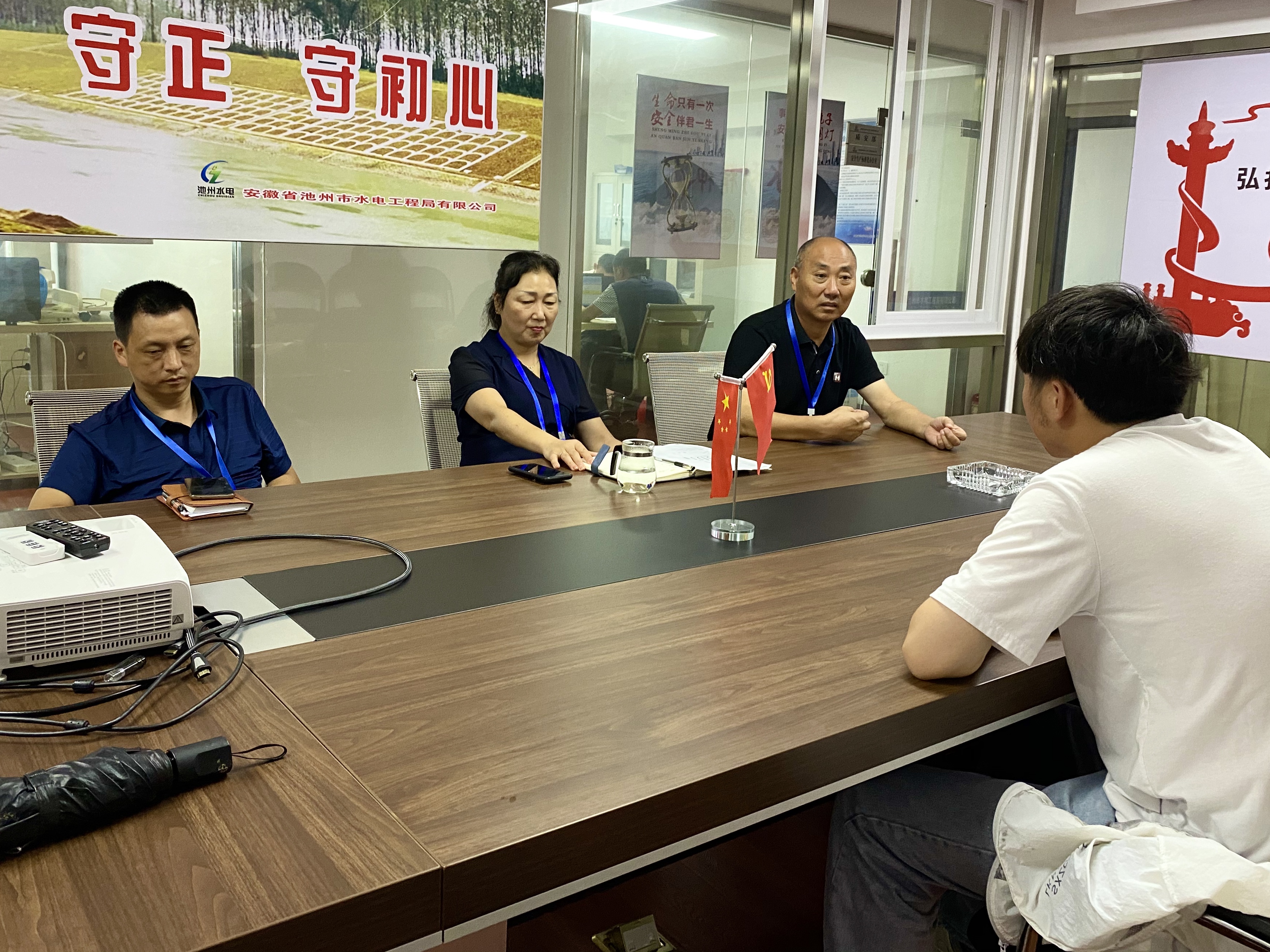 公司组织招新面试会(图1)