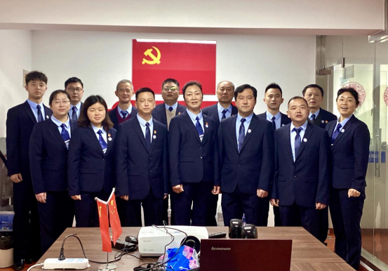 公司组织集体唱红歌、唱励志歌曲，传播正能量(图2)