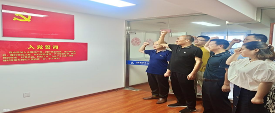 公司党支部召开理论学习会，为党庆生